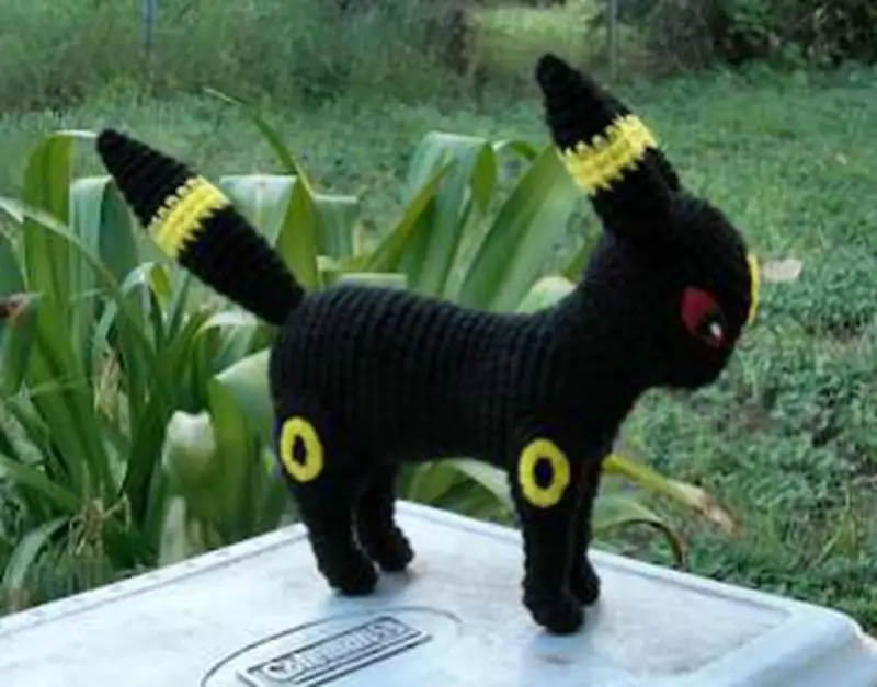 Complimentary Intermediate crochet pattern: Umbreon Plushie Amigurumi Pattern - Simple to follow guide