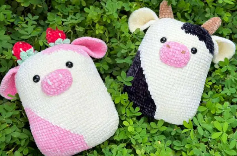Complimentary Intermediate crochet pattern: Set of 3 Cows Squishy Amigurumi Pattern - Simple to follow guide