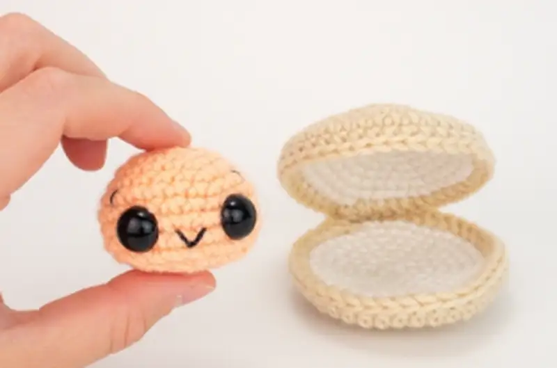 Complimentary Beginner Friendly crochet pattern: Cleo the Clam Amigurumi Pattern - Simple to follow guide