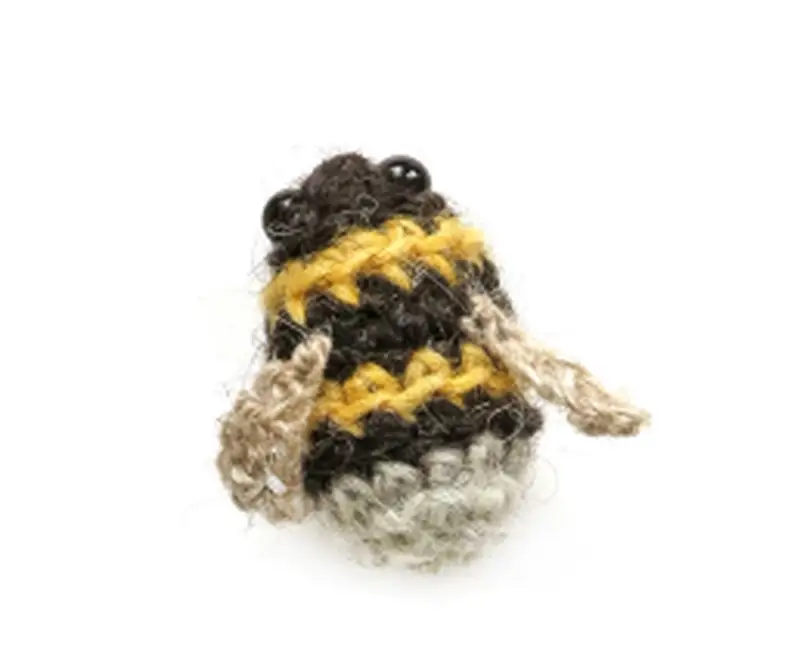Complimentary Intermediate crochet pattern: Crochet Bumblebees Amigurumi Pattern - Simple to follow guide