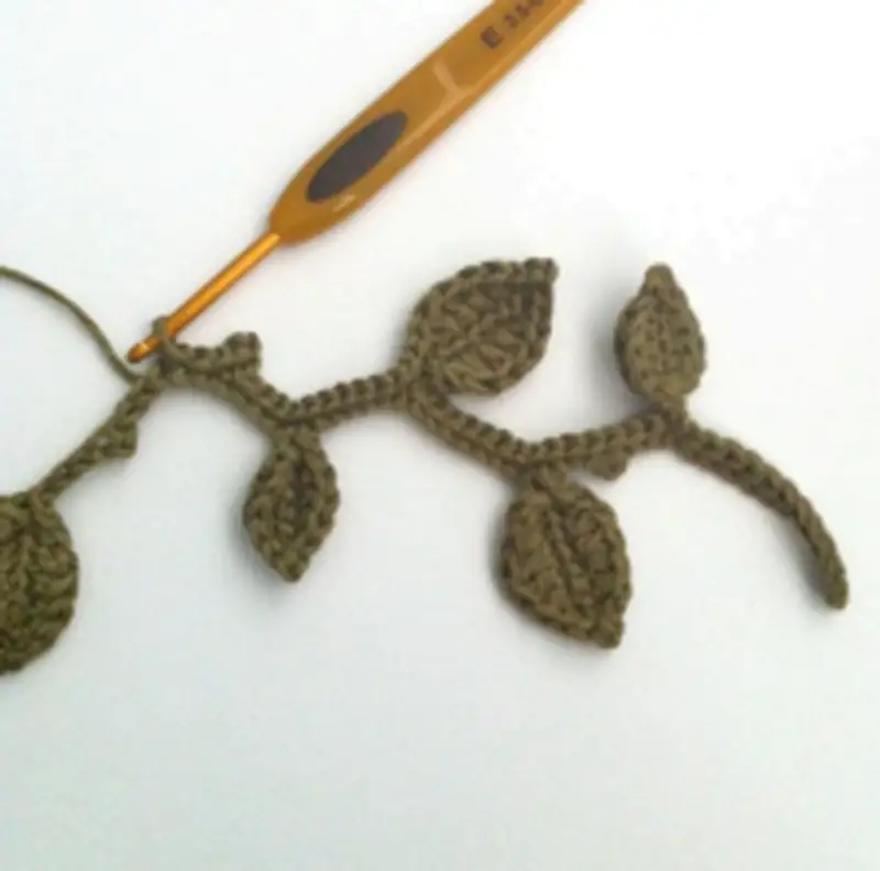 Complimentary Beginner Friendly crochet pattern: Leaf Garland Crochet Pattern - Simple to follow guide
