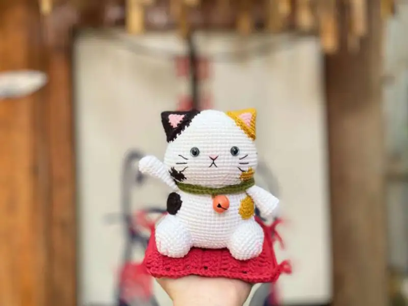 Complimentary Intermediate crochet pattern: Lucky Cat Amigurumi Pattern - Simple to follow guide