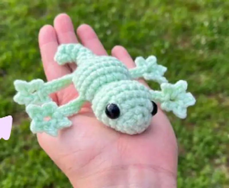 Complimentary Beginner Friendly crochet pattern: Twinkletoes Tiny Gecko Amigurumi Pattern - Simple to follow guide