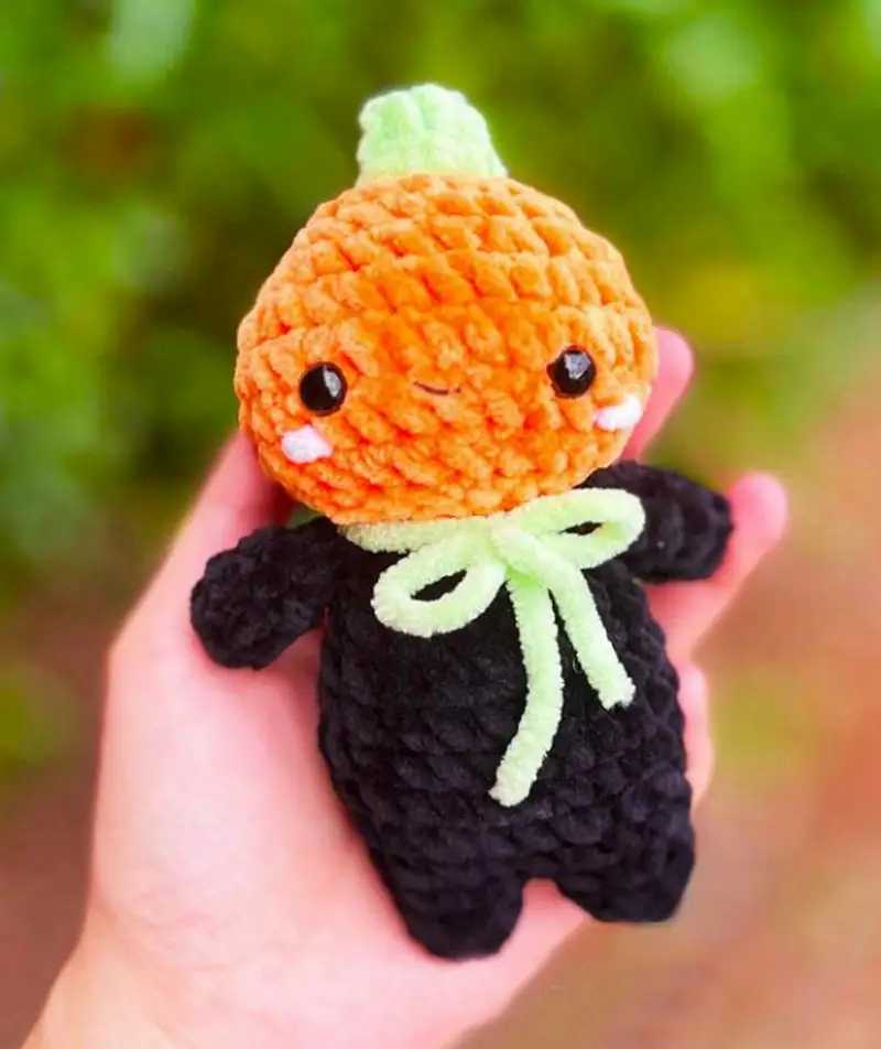 Complimentary Beginner Friendly crochet pattern: Mini Pumpkin Man Amigurumi Pattern - Simple to follow guide