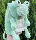 Plush Backpack Frog Amigurumi Pattern step 2 - assembly progress