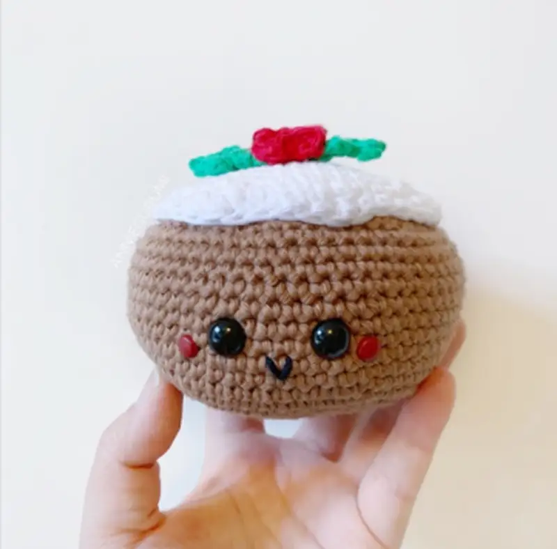 Complimentary Beginner Friendly crochet pattern: Christmas Pudding Amigurumi Pattern - Simple to follow guide
