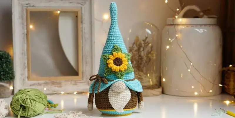 Complimentary Intermediate crochet pattern: Crochet Gnome Amigurumi Pattern - Simple to follow guide