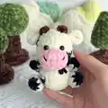 Keychain Cow Amigurumi Pattern step 4 - final assembly and finishing