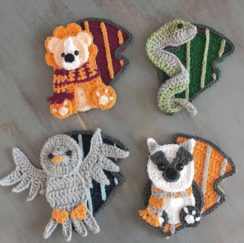 Complimentary Intermediate crochet pattern: Houses of Wizardry Crochet Applique Pattern - Simple to follow guide