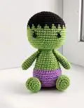 Baby Hulk Amigurumi Pattern step 1 - construction progress